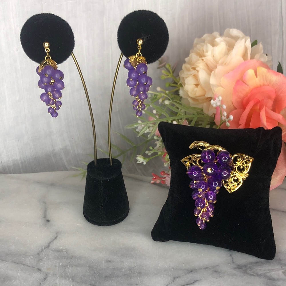 Vintage ‘93 AVON Fall Grapes purple beads grapes brooch & pierced earrings set
